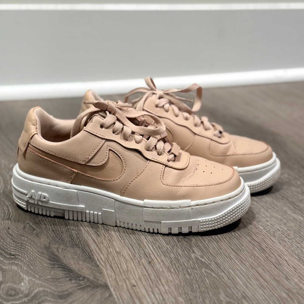 Nike Women's Light Pink Air Force One Sneakers Size 6 - Picture 1 of 12